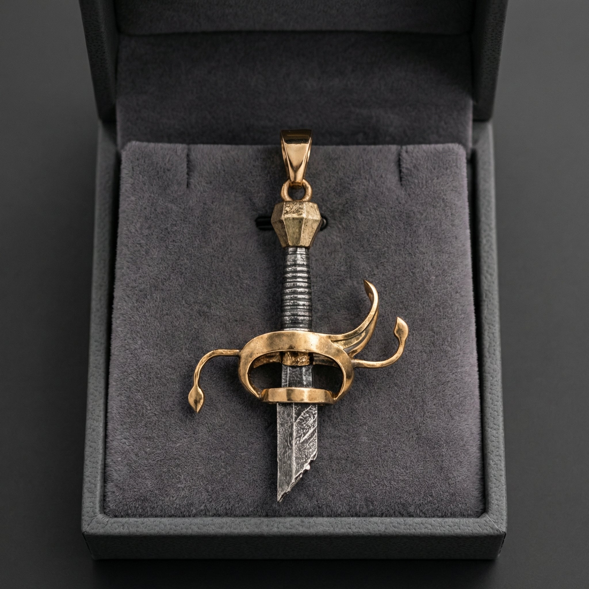 Colgante Estoque Español– "Sueños de Conquistador"